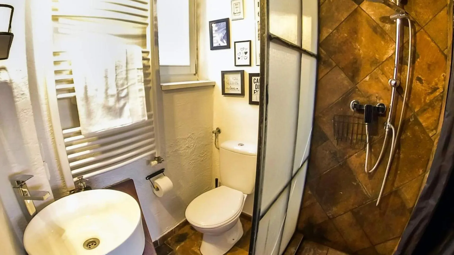Rustic Flat With Perfect Location 0*, Budapest