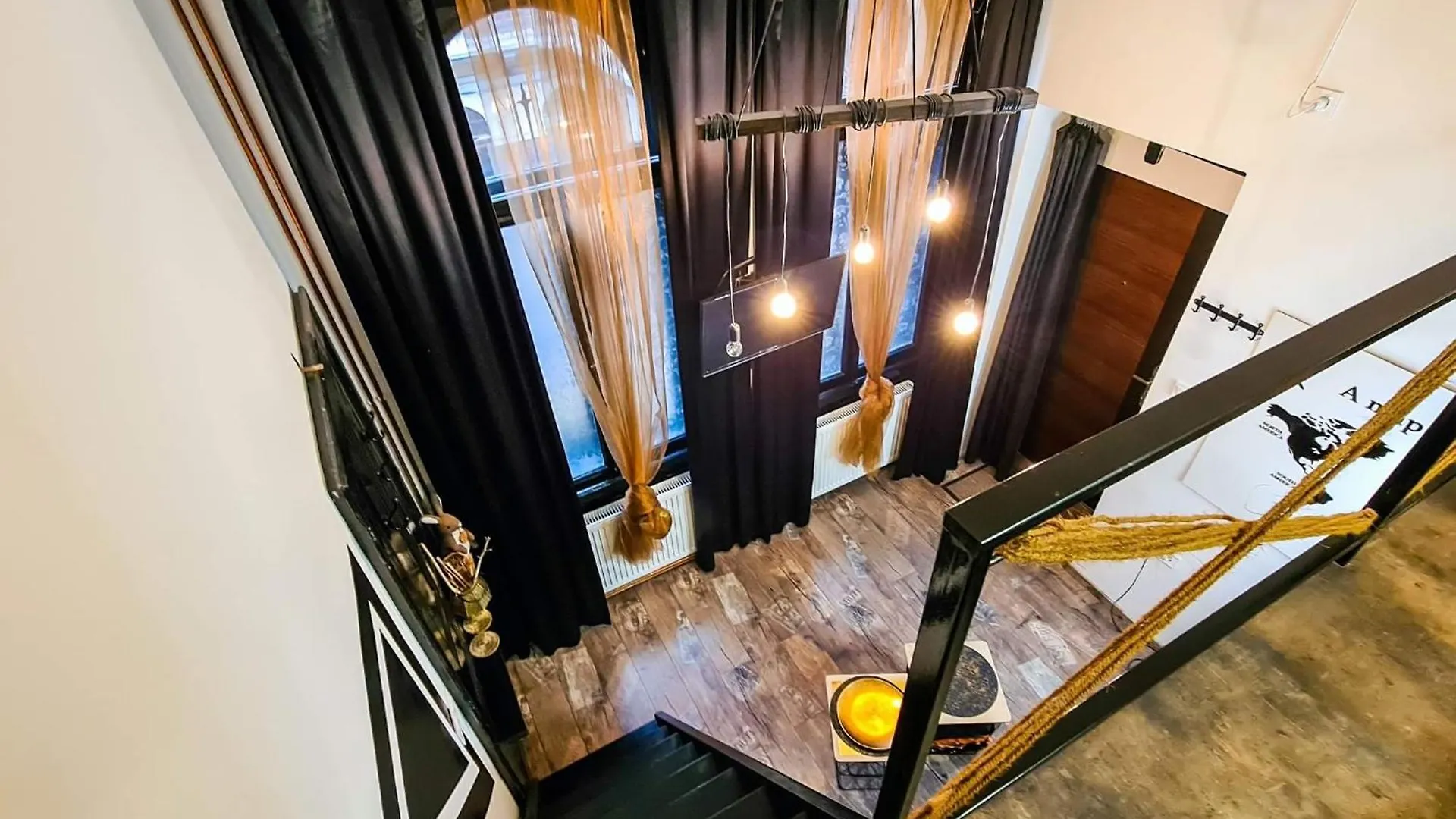 Rustic Flat With Perfect Location Apartment